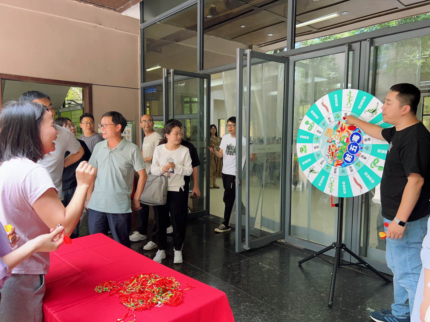 端午飞镖大挑战！靶盘上的五毒大作战，太燃了！